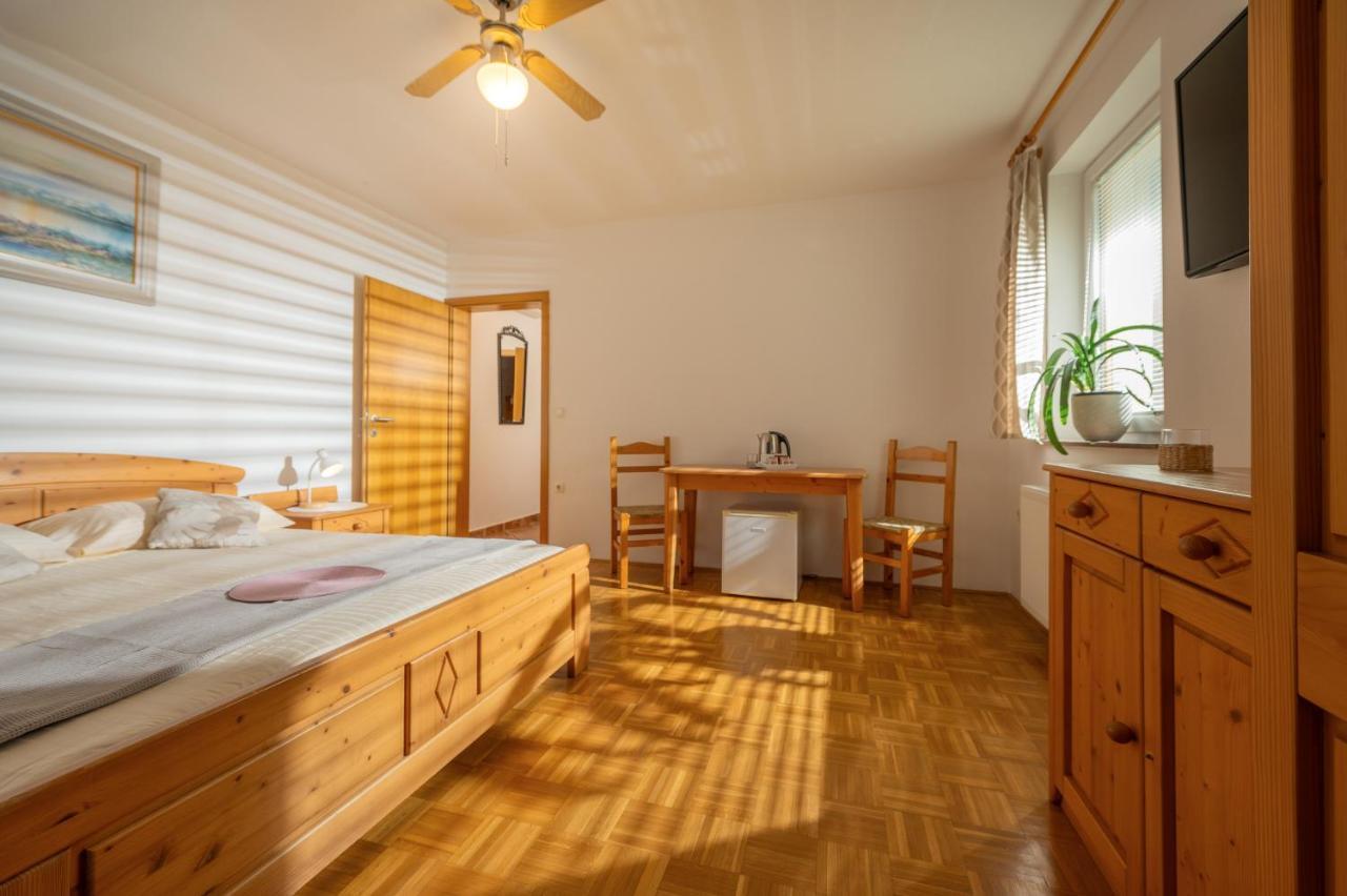Rooms & Apartments Pr Matjon เบลด ภายนอก รูปภาพ