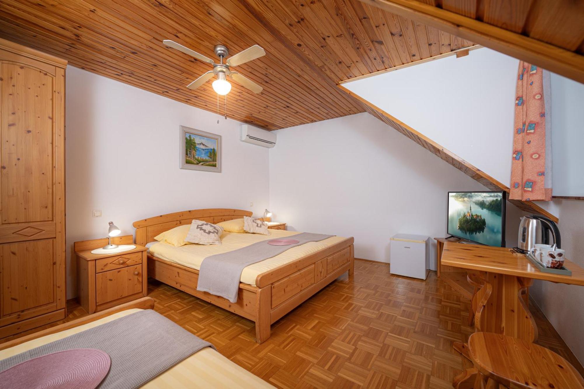 Rooms & Apartments Pr Matjon เบลด ภายนอก รูปภาพ