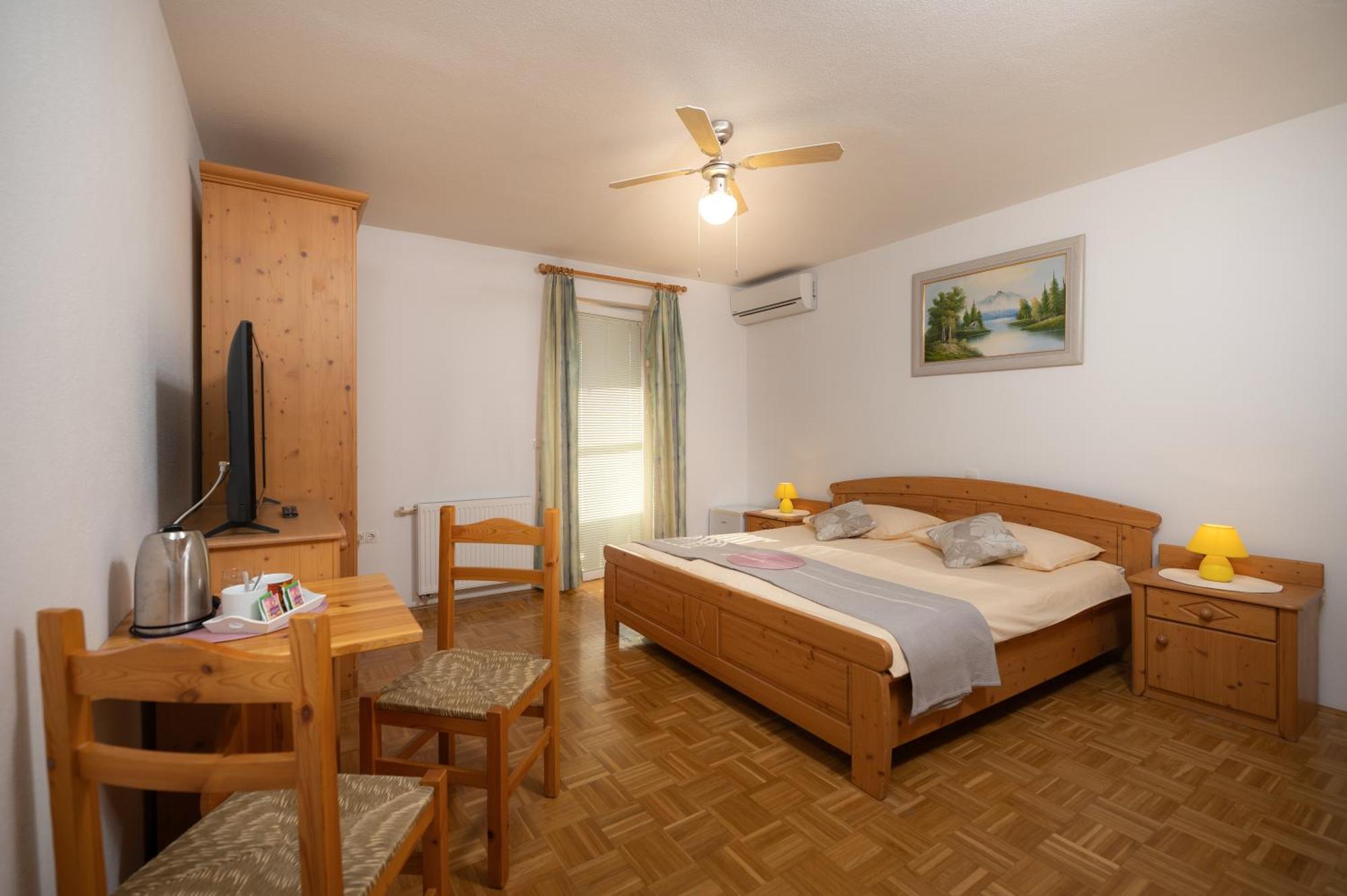 Rooms & Apartments Pr Matjon เบลด ภายนอก รูปภาพ