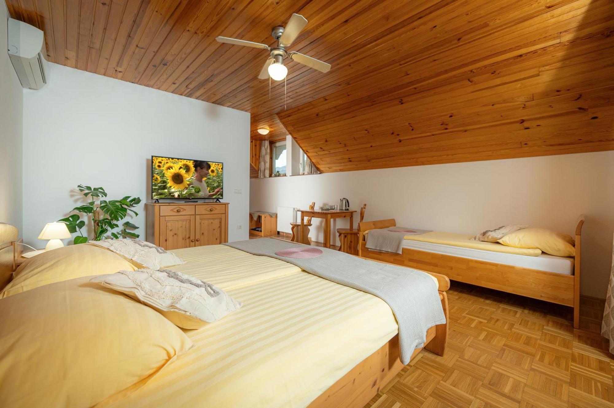 Rooms & Apartments Pr Matjon เบลด ภายนอก รูปภาพ