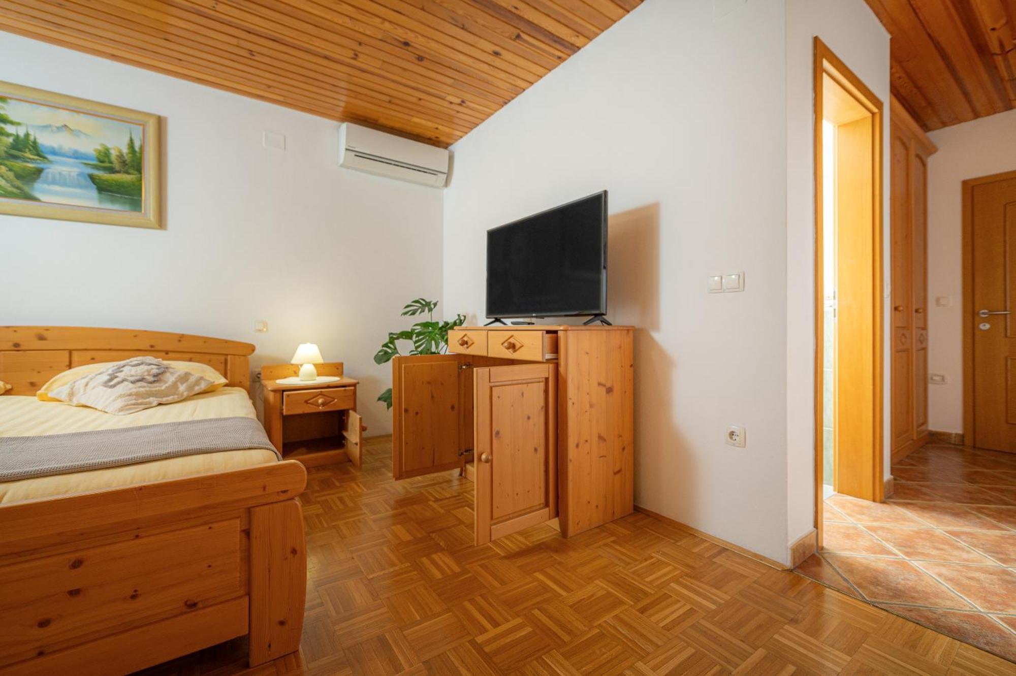 Rooms & Apartments Pr Matjon เบลด ภายนอก รูปภาพ