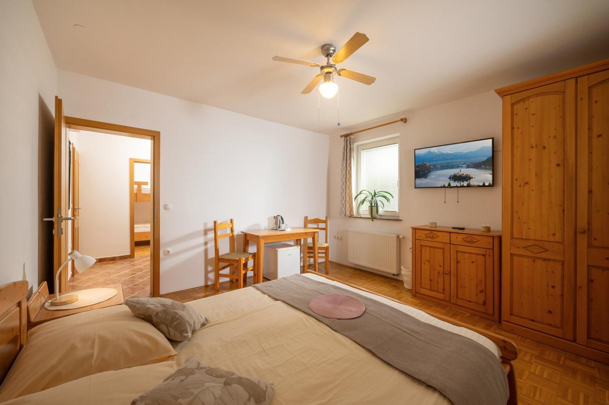 Rooms & Apartments Pr Matjon เบลด ภายนอก รูปภาพ