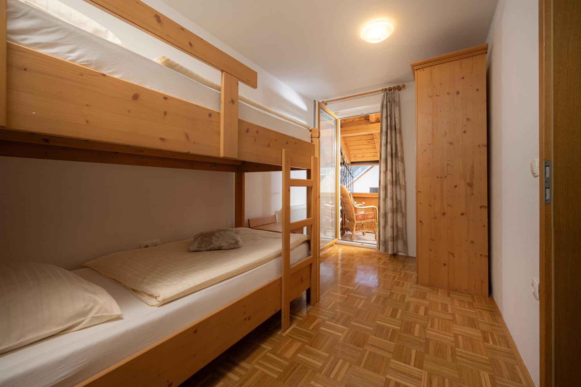 Rooms & Apartments Pr Matjon เบลด ภายนอก รูปภาพ