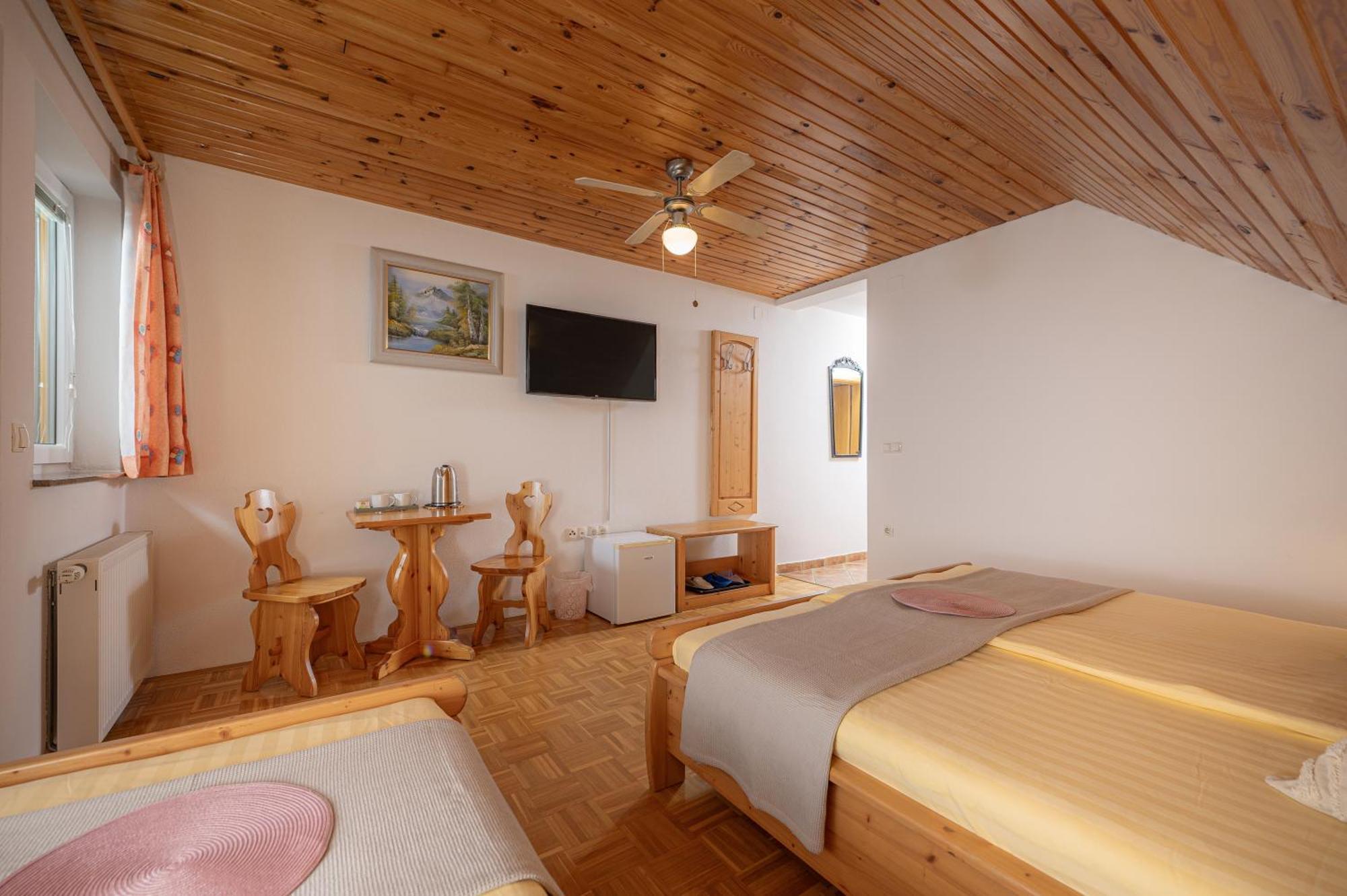Rooms & Apartments Pr Matjon เบลด ภายนอก รูปภาพ