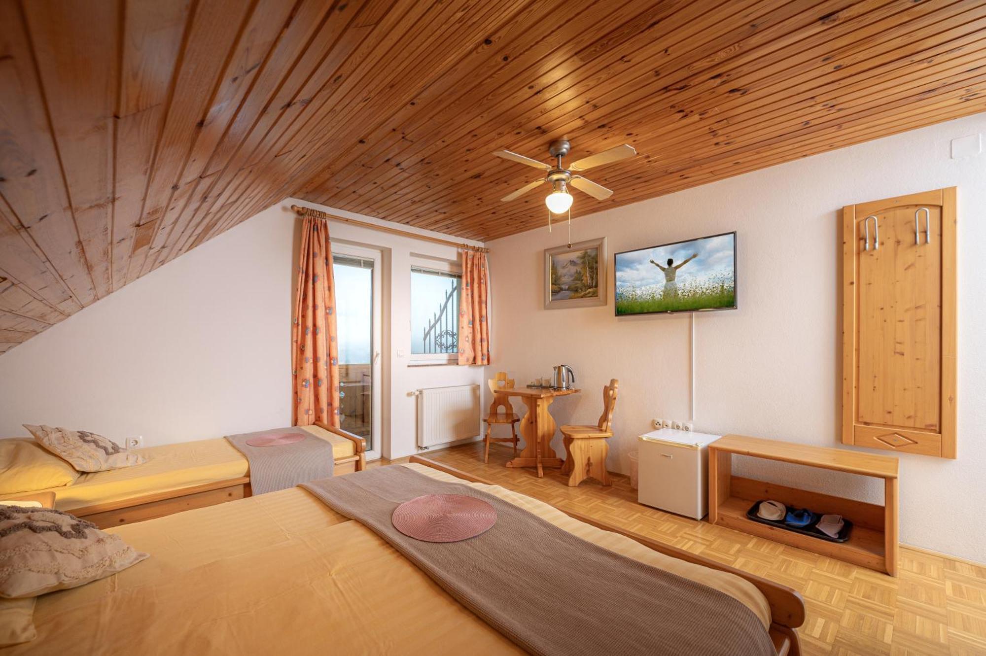 Rooms & Apartments Pr Matjon เบลด ภายนอก รูปภาพ