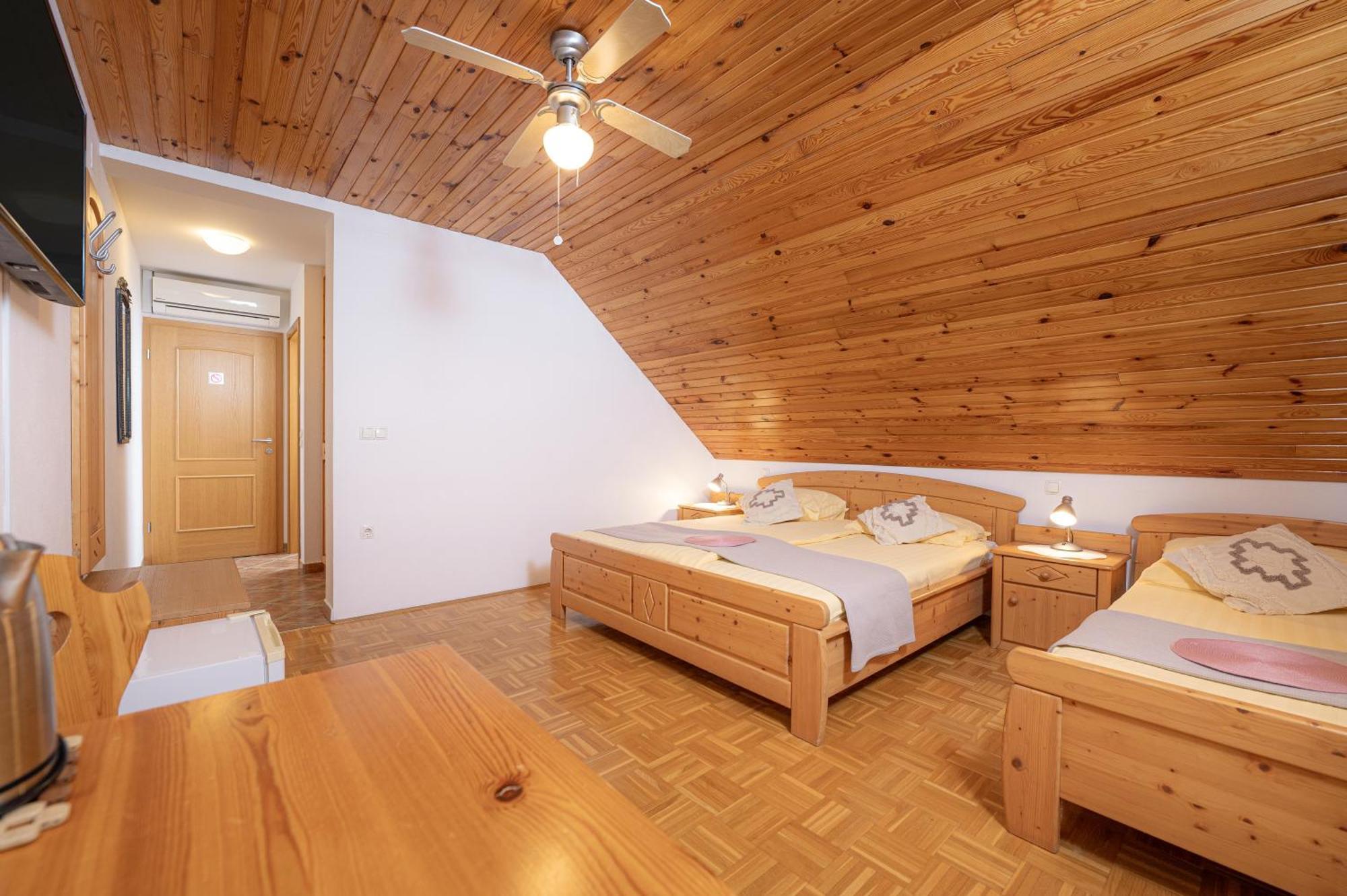 Rooms & Apartments Pr Matjon เบลด ภายนอก รูปภาพ